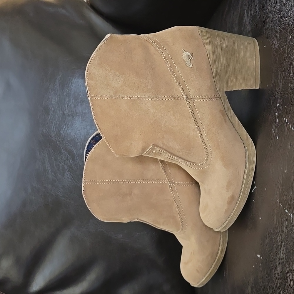 Womens low/ankle boot size 9-Excellent condition